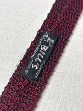 Lade das Bild in den Galerie-Viewer, Cravate tricot vintage bordeaux en soie