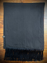 Charger l'image dans la galerie, Foulard vintage double face en laine et soie Made in Italy