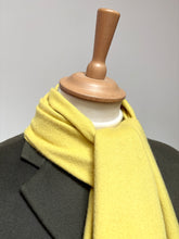 Load image into Gallery viewer, Rosati Roma écharpe jaune 100% cachemire Made in Italy