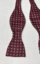Load image into Gallery viewer, Men Sport Paris noeud papillon paisley bordeaux en soie Made in France