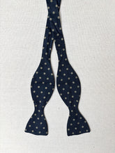 Charger l'image dans la galerie, Duo de noeuds papillon en soie vintage