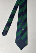 Lade das Bild in den Galerie-Viewer, Duo de cravates club vintage en soie Jacques Fath / Savile Row