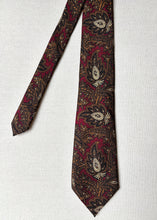 Načíst obrázek do prohlížeče Galerie, Norman Peal X Charles Hill cravate bordeaux à motif floral paisley Made in England