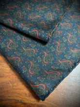 Load image into Gallery viewer, Pochette de costume paisley vintage en soie Made in Italy