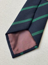 Charger l'image dans la galerie, Cravats of London cravate club en laine Made in England