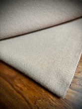 Charger l'image dans la galerie, Duggie Harmony foulard vintage double face Made in Great Britain