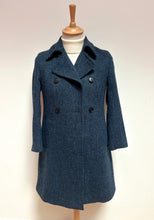 Lade das Bild in den Galerie-Viewer, Harris Tweed X Beaver’s manteau femme en tweed à chevrons 100% laine vierge 36