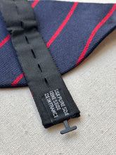 Charger l'image dans la galerie, Noeud papillon club bleu marine en soie Made in France