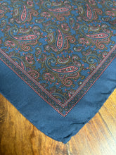 Charger l'image dans la galerie, Trio de pochettes vintage paisley en soie