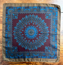Cargar imagen en el visor de la galería, Pochette vintage en soie à motif floral