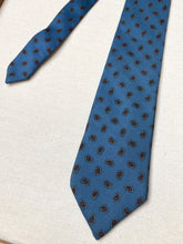 Charger l'image dans la galerie, Duo de cravates paisley vintage en soie Façonnable