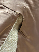 Charger l'image dans la galerie, Mavest Paris manteau beige croisé à chevrons en laine Made in France