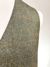 Charger l'image dans la galerie, Burberry gilet vintage tweed en pure laine vierge 58