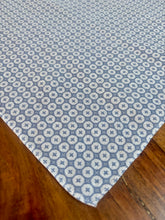 Charger l'image dans la galerie, Pochette bleue à motif géométrique en coton Made in Italy