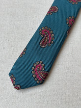 Načíst obrázek do prohlížeče Galerie, Zelená paisley kravata Kennetha Gordona, vyrobeno v Itálii