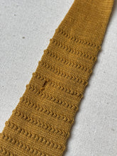 Charger l'image dans la galerie, Armani cravate tricot vintage moutarde Made in Italy