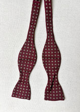 Load image into Gallery viewer, Men Sport Paris noeud papillon paisley bordeaux en soie Made in France