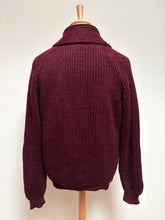 Load image into Gallery viewer, Walbusch cardigan bordeaux à col châle en laine vierge 52 Made in Great Britain