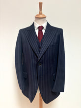 Charger l'image dans la galerie, Costume à rayures vintage trois pièces en pure laine peignée 48/M