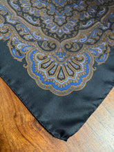 Charger l'image dans la galerie, Duo de pochettes vintage en soie