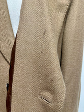 Charger l'image dans la galerie, Mavest Paris manteau beige croisé à chevrons en laine Made in France