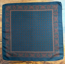 Load image into Gallery viewer, Pochette vintage en soie à motif paisley