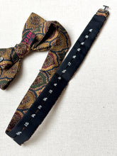 Charger l'image dans la galerie, Old England Club Collection nœud papillon en soie Made in England
