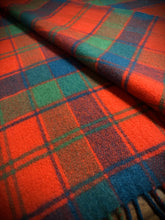 Charger l'image dans la galerie, Drake's grande écharpe à carreaux en laine et cachemire Made in Scotland