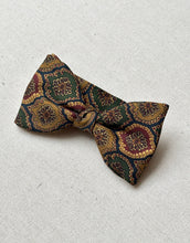 Charger l'image dans la galerie, Old England Club Collection nœud papillon en soie Made in England