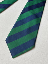 Lade das Bild in den Galerie-Viewer, Duo de cravates club vintage en soie Jacques Fath / Savile Row
