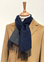 Charger l'image dans la galerie, Atelier F&B Genève écharpe double face en laine vierge Made in Germany