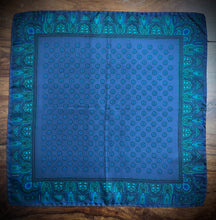 Load image into Gallery viewer, Franco Bassi pochette vintage en soie à motif géométrique Made in Italy