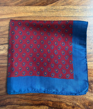 Charger l'image dans la galerie, Duo de pochettes paisley vintage en soie Made in England