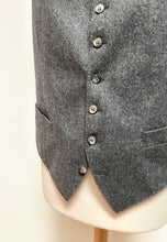 Charger l'image dans la galerie, Gilet de costume gris vintage en flanelle de laine 52/54