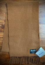 Načíst obrázek do prohlížeče Galerie, Šála Mackintosh Camel z čisté panenské vlny, vyrobená ve Skotsku