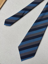 Charger l'image dans la galerie, Trio de cravates vintage en soie Atkinsons / Vivax by Sambrook Witting / Berteil