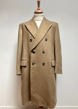 Charger l'image dans la galerie, Mavest Paris manteau beige croisé à chevrons en laine Made in France