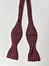 Load image into Gallery viewer, Men Sport Paris noeud papillon paisley bordeaux en soie Made in France