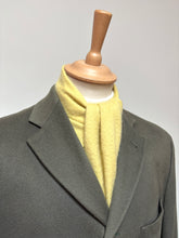 Load image into Gallery viewer, Mackintosh écharpe jaune en pur cachemire Made in Scotland