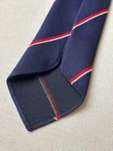 Charger l'image dans la galerie, Austin Reed cravate marine club en laine Made in England