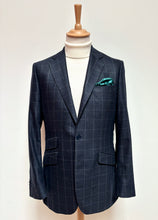 Načíst obrázek do prohlížeče Galerie, Dvoudílný modrošedý kostkovaný oblek Scapa z vlny a kašmíru, velikost 48