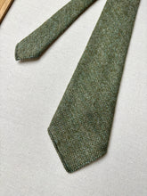 Charger l'image dans la galerie, The Scotch House cravate en laine vierge Made in Scotland