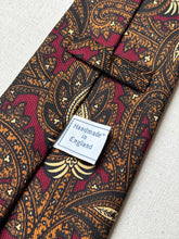 Načíst obrázek do prohlížeče Galerie, Norman Peal X Charles Hill cravate bordeaux à motif floral paisley Made in England