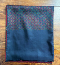 Charger l'image dans la galerie, Foulard vintage double face en laine et soie Made in Italy