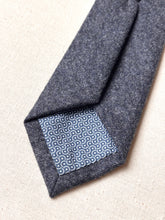 Charger l'image dans la galerie, TM Lewin by John Francomb cravate grise marine en laine Vitale Barberis Canonico