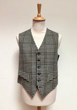 Cargar imagen en el visor de la galería, Mosbrook gilet à carreaux en pure laine vierge Made in Great Britain 56