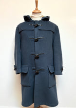 Charger l'image dans la galerie, Old England Paris manteau duffle-coat bleu en laine 54