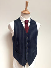 Charger l'image dans la galerie, Costume à rayures vintage trois pièces en pure laine peignée 48/M