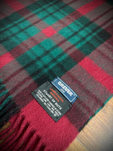 Charger l'image dans la galerie, Breuer écharpe tartan à carreaux en laine d'agneau et angora Made in Scotland