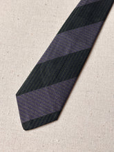 Lade das Bild in den Galerie-Viewer, Giorgio Armani cravate club vintage en soie Made in Italy